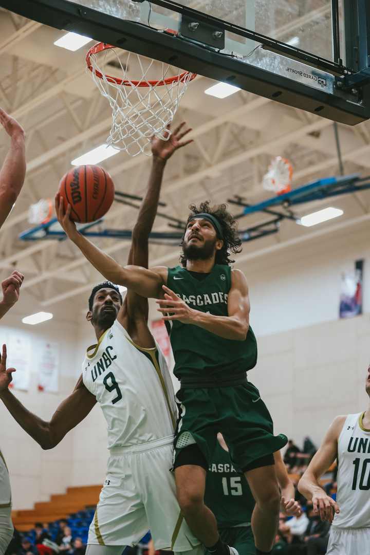 Photo of The Cascades men's basketball team playing against UNBC team
