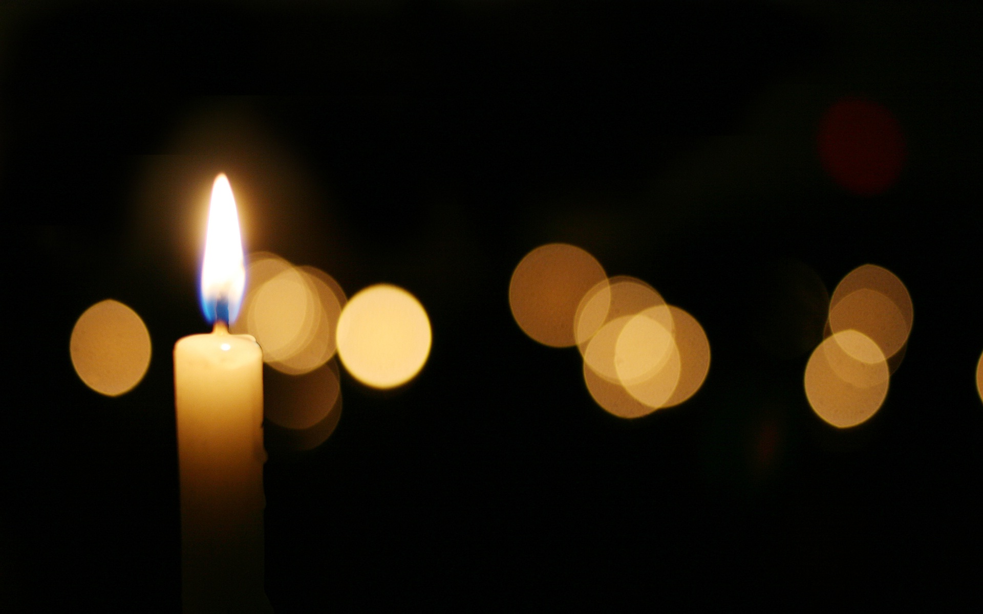 Candlelight vigil honours victim of recent stabbing