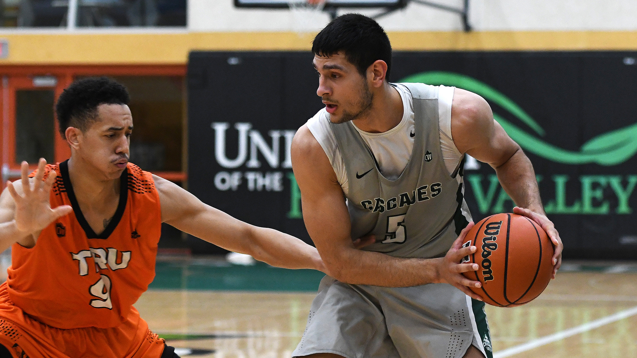 Cascades and Wolfpack each sport a win and loss after exciting weekend of hoops