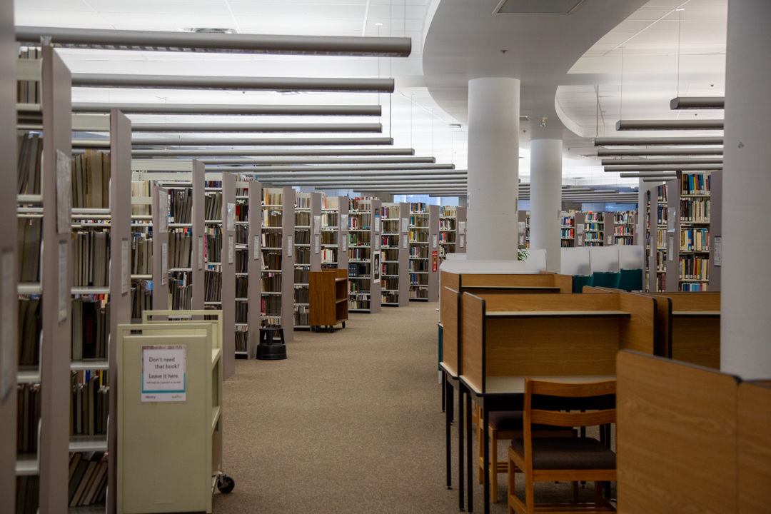 Photo of the UFV Abbotsford library's rows of shelves