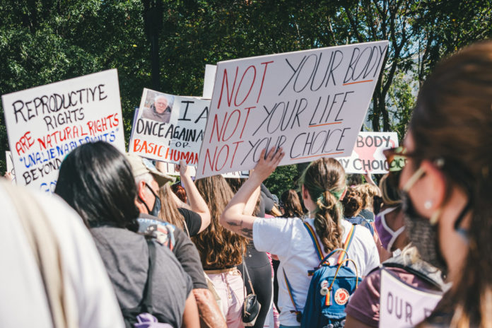 Photo of protestors carrying signs supporting the right to abortion