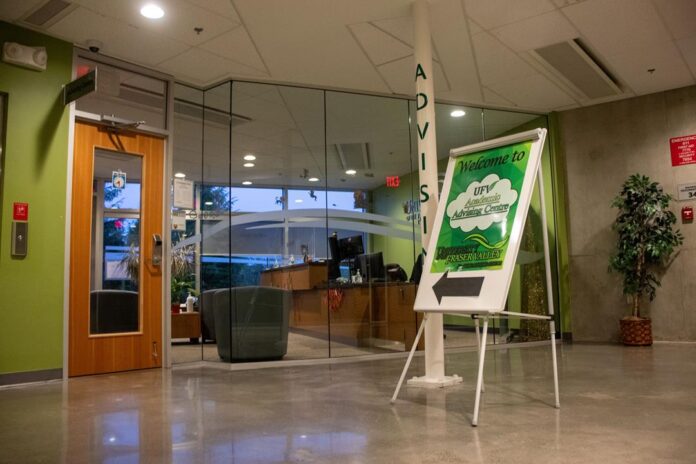 The student advising office on the 3rd floor of SUB bulding. A green sign sits in front of the glass wall.