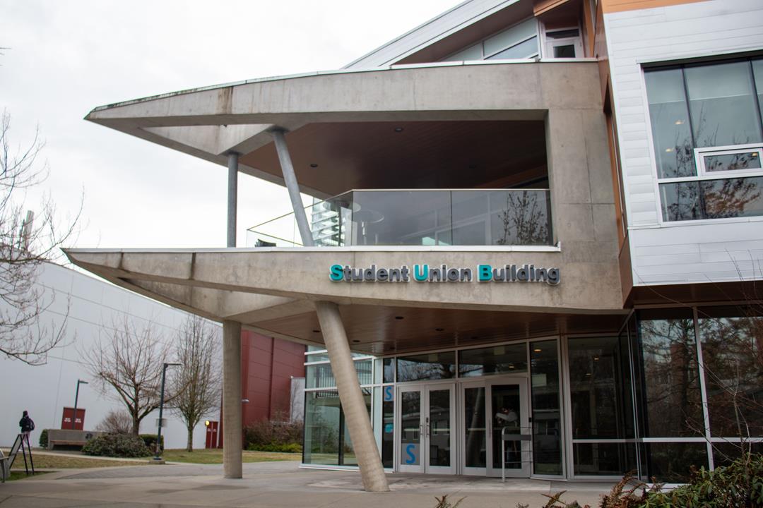 Photo of the front of the student union building.